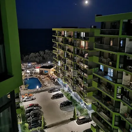Whata View Alezzi 那沃达利